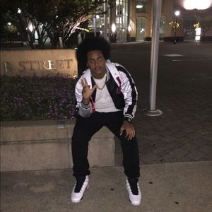 Meet your Posher, Hakeem